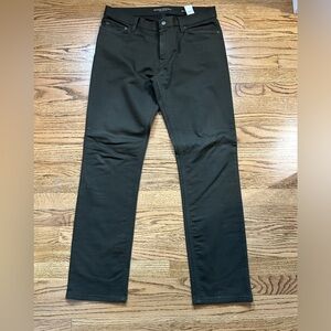 Banana Republic slim Mens Travelers Pants EUC 33x32 EUC $128 Olive